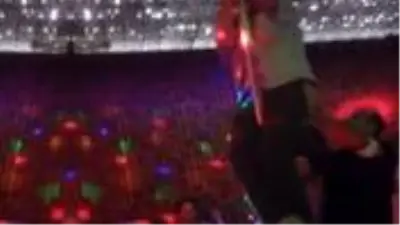 Korona kurallarını hiçe sayıp pavyonda direk dansı yaptılar Korona kurallarını hiçe sayıp pavyonda direk dansı yaptılar