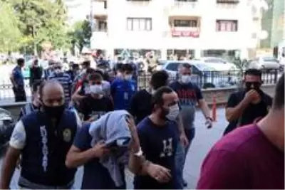 Son dakika haber... Kuşadası'nda 10 hırsızlık şüphelisinin duruşması 12 saat sürdü Son dakika haber... Kuşadası'nda 10 hırsızlık şüphelisinin duruşması 12 saat sürdü