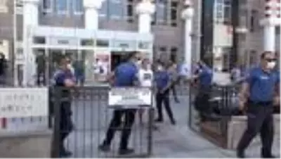 Son dakika haber... Kuşadası'nda 10 hırsızlık şüphelisinin duruşması 12 saat sürdü Son dakika haber... Kuşadası'nda 10 hırsızlık şüphelisinin duruşması 12 saat sürdü