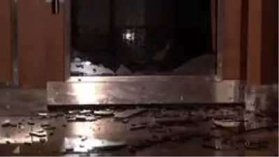 Maltepe'de evinin önünde oturan şahıs silahlı saldırıya uğradı Maltepe'de evinin önünde oturan şahıs silahlı saldırıya uğradı