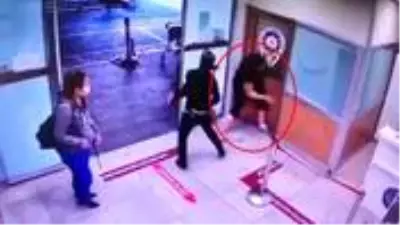 Maske takması konusunda uyarılan kadın, hastanede terör estirdi Maske takması konusunda uyarılan kadın, hastanede terör estirdi