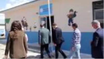 Milli Eğitim Bakan Selçuk, Ağrı'daki köy öğretmenleriyle telefonda görüntülü görüştü Milli Eğitim Bakan Selçuk, Ağrı'daki köy öğretmenleriyle telefonda görüntülü görüştü