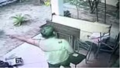 Muğla'da kadının darbedilmesi güvenlik kamerasına yansıdı Muğla'da kadının darbedilmesi güvenlik kamerasına yansıdı