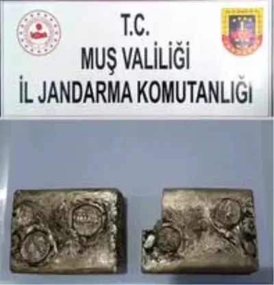 Muş'ta 5 kilo 250 gram külçe altın ele geçirildi Muş'ta 5 kilo 250 gram külçe altın ele geçirildi