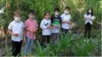 Öğrenciler için bahçe oluşturdu Öğrenciler için bahçe oluşturdu