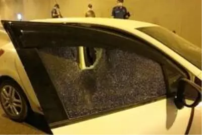Otomobille kamyonet tünel içinde çarpıştı: 3 yaralı Otomobille kamyonet tünel içinde çarpıştı: 3 yaralı