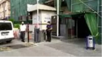 Otomobilin yedek lastiğini çalan iki şüpheli tutuklandı Otomobilin yedek lastiğini çalan iki şüpheli tutuklandı