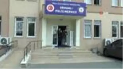 Son dakika haber... Polise 'Sen zor kullan, ol zaman görüşürüz' diyen şahıs adliyeye sevk edildi Son dakika haber... Polise 'Sen zor kullan, ol zaman görüşürüz' diyen şahıs adliyeye sevk edildi