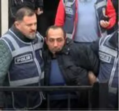 Polislere saldırıdan yargılanan Ceren'in katili: Mahkemenin devam etmesinden bıktım Polislere saldırıdan yargılanan Ceren'in katili: Mahkemenin devam etmesinden bıktım