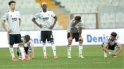 Rio Ave'ye penaltılarda 4-2 kaybeden Beşiktaş, UEFA Avrupa Ligi'ne veda etti Rio Ave'ye penaltılarda 4-2 kaybeden Beşiktaş, UEFA Avrupa Ligi'ne veda etti