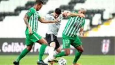 Rio Ave'ye penaltılarda 4-2 kaybeden Beşiktaş, UEFA Avrupa Ligi'ne veda etti Rio Ave'ye penaltılarda 4-2 kaybeden Beşiktaş, UEFA Avrupa Ligi'ne veda etti