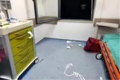 Sakarya'da sağlık çalışanına tekme, tokat ve makaslı saldırı Sakarya'da sağlık çalışanına tekme, tokat ve makaslı saldırı