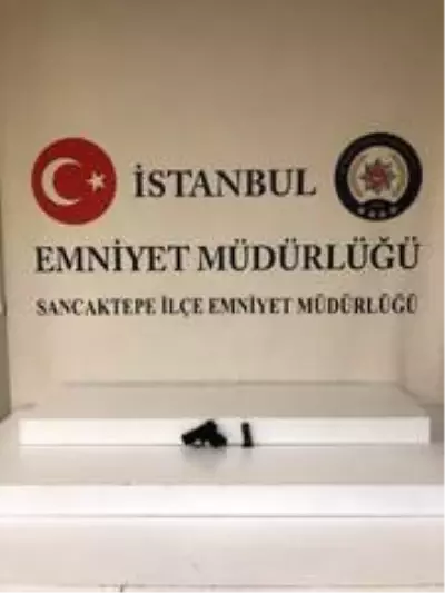 Sancaktepe'de 3 kişi arasında çıkan kavga böyle görüntülendi Sancaktepe'de 3 kişi arasında çıkan kavga böyle görüntülendi