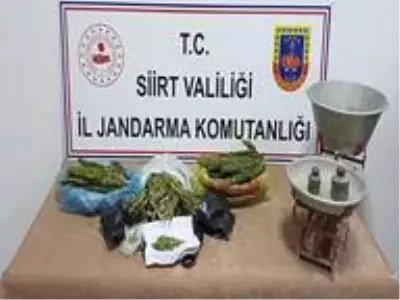 Siirt'te uyuşturucu taciri kıskıvrak yakalandı Siirt'te uyuşturucu taciri kıskıvrak yakalandı