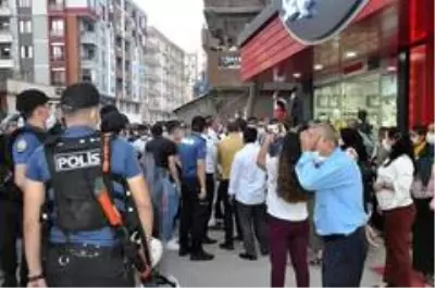 Son Dakika: Şırnak anneleri ile HDP'liler arasında gerginlik Son Dakika: Şırnak anneleri ile HDP'liler arasında gerginlik