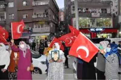 Son Dakika: Şırnak anneleri ile HDP'liler arasında gerginlik Son Dakika: Şırnak anneleri ile HDP'liler arasında gerginlik