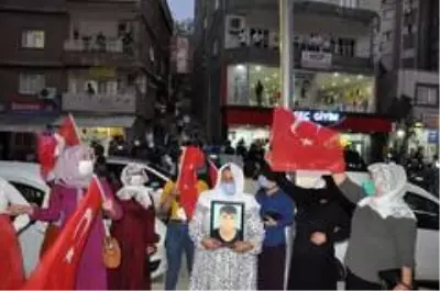 Son Dakika: Şırnak anneleri ile HDP'liler arasında gerginlik Son Dakika: Şırnak anneleri ile HDP'liler arasında gerginlik