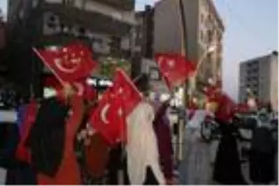 Şırnak'ta çocukları PKK tarafından kaçırılan aileler, HDP binası önünde eylem yaptı Şırnak'ta çocukları PKK tarafından kaçırılan aileler, HDP binası önünde eylem yaptı
