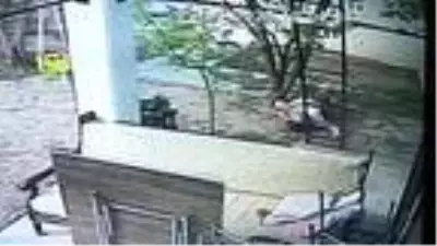 Sitede oturan kadın, aracının yerine park eden sürücü tarafından dövüldü Sitede oturan kadın, aracının yerine park eden sürücü tarafından dövüldü