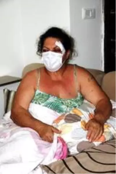 Tanımadığı kadını güpe gündüz bayıltana kadar böyle dövdü Tanımadığı kadını güpe gündüz bayıltana kadar böyle dövdü