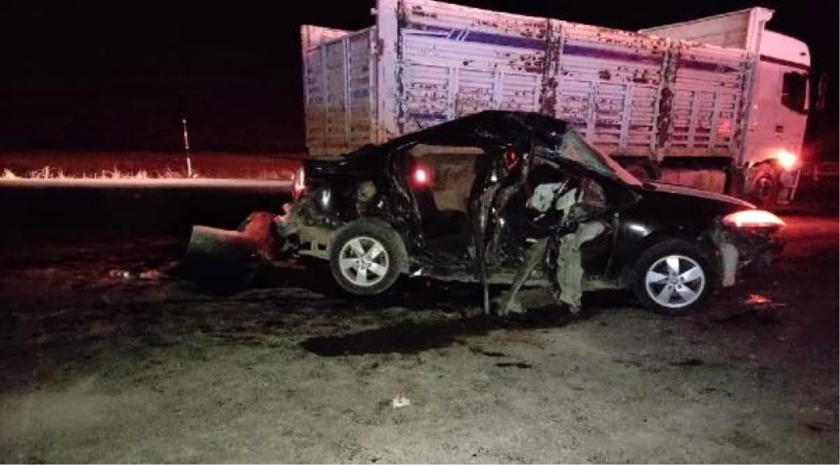 Tatvan'da otomobil ve kamyon çarpıştı: 1 ölü, 4 yaralı - Bitlis