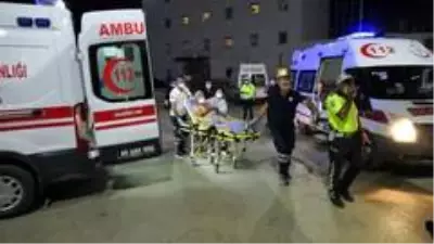 İki aile arasında çıkan kavgada 8 kişi yaralandı, kavgaya özel hareket polisi müdahale etti İki aile arasında çıkan kavgada 8 kişi yaralandı, kavgaya özel hareket polisi müdahale etti