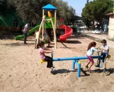 Turgutlu Belediyesinden Akçapınar Mahallesine yeni çocuk oyun alanı Turgutlu Belediyesinden Akçapınar Mahallesine yeni çocuk oyun alanı