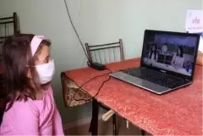 Muhtar, öğrenciler uzaktan eğitimden faydalansın diye kendi cebinden ödeyerek köye internet bağlattı