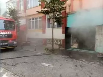 Yangında bir depo dolusu iplik kullanılamaz hale geldi Yangında bir depo dolusu iplik kullanılamaz hale geldi