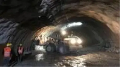 Yapımı devam eden Kop tünelinde meydana gelen patlamada 8 işçi yaralandı Yapımı devam eden Kop tünelinde meydana gelen patlamada 8 işçi yaralandı