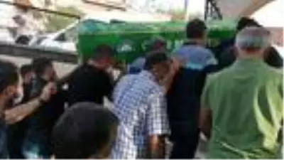 Kayalıklardan atlayarak yaşamına son veren Furkan'ın dayısı: İzmir'deki genç kızın intiharından etkilendi Kayalıklardan atlayarak yaşamına son veren Furkan'ın dayısı: İzmir'deki genç kızın intiharından etkilendi