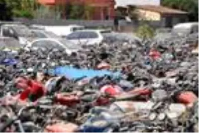 Yediemin otoparkında bulunan 12 milyon lira değerindeki araçların, ekonomiye kazandırılması isteniyor Yediemin otoparkında bulunan 12 milyon lira değerindeki araçların, ekonomiye kazandırılması isteniyor