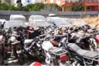 Yediemin otoparkında bulunan 12 milyon lira değerindeki araçların, ekonomiye kazandırılması isteniyor Yediemin otoparkında bulunan 12 milyon lira değerindeki araçların, ekonomiye kazandırılması isteniyor