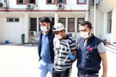 Mersin'de yemek parası istediği yaşlı adamın cüzdanını çalan şahıs yakalandı Mersin'de yemek parası istediği yaşlı adamın cüzdanını çalan şahıs yakalandı