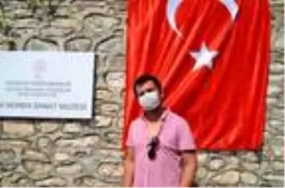 Son dakika haber! Zeki Müren'in 24'üncü ölüm yıl dönümünde evine ziyaretçi akını (2) Son dakika haber! Zeki Müren'in 24'üncü ölüm yıl dönümünde evine ziyaretçi akını (2)
