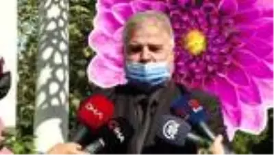 Zeki Müren vefatının 24. yılında kabri başında anıldı Zeki Müren vefatının 24. yılında kabri başında anıldı