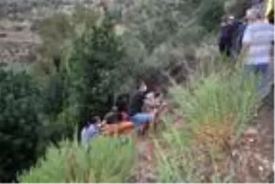 Son dakika haber! 50 metrelik uçuruma yuvarlanan kamyonetteki 6 kişi yaralandı Son dakika haber! 50 metrelik uçuruma yuvarlanan kamyonetteki 6 kişi yaralandı