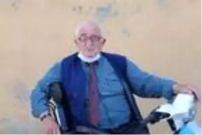 78 yaşında 3'üncü eşini bulmak için duraklara ilan astı 78 yaşında 3'üncü eşini bulmak için duraklara ilan astı