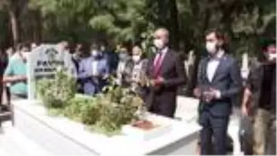 Adalet Bakanı Gül'den merhum milletvekili Yüksel'in kabrine ziyaret Adalet Bakanı Gül'den merhum milletvekili Yüksel'in kabrine ziyaret