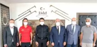 Osman Çakmak: Son dakika haberi... Ampute futbol teknik heyetinden Kaymakam Dağ'a ziyaret Osman Çakmak: Son dakika haberi... Ampute futbol teknik heyetinden Kaymakam Dağ'a ziyaret