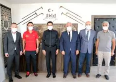 Son dakika haberi... Ampute futbol teknik heyetinden Kaymakam Dağ'a ziyaret Son dakika haberi... Ampute futbol teknik heyetinden Kaymakam Dağ'a ziyaret