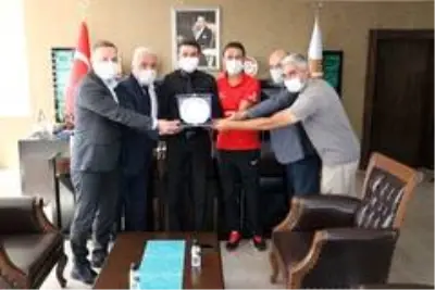Son dakika haberi... Ampute futbol teknik heyetinden Kaymakam Dağ'a ziyaret Son dakika haberi... Ampute futbol teknik heyetinden Kaymakam Dağ'a ziyaret