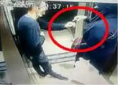 Asansördeki kadını taciz edip 'gel' işareti yaptı! Kayıttaki kamerayı hesap edemedi Asansördeki kadını taciz edip 'gel' işareti yaptı! Kayıttaki kamerayı hesap edemedi