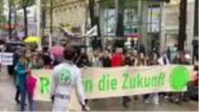 Son dakika haber: Avusturya'da çevrecilerden iklim protestosu Son dakika haber: Avusturya'da çevrecilerden iklim protestosu