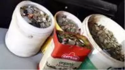 İki kamyon çöpün çıktığı evde 169 bin lira bulundu İki kamyon çöpün çıktığı evde 169 bin lira bulundu