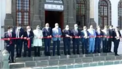 Bakan Varank: 'Günlerce şehirlerimizi yakıp yıkan, kamu binalarımızı talan eden, Yasin Börü başta... Bakan Varank: 'Günlerce şehirlerimizi yakıp yıkan, kamu binalarımızı talan eden, Yasin Börü başta...