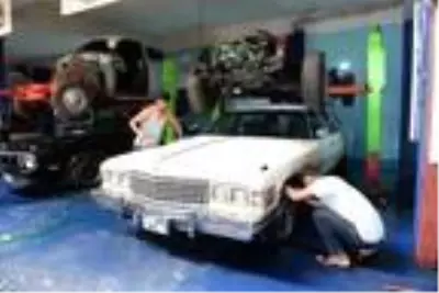 Bankacılığı bırakıp klasik otomobil tamirine başladı! Restore ettiği araçların değeri 1 milyona ulaşıyor Bankacılığı bırakıp klasik otomobil tamirine başladı! Restore ettiği araçların değeri 1 milyona ulaşıyor