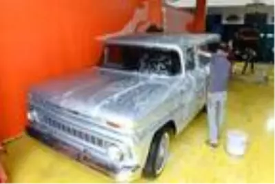 Bankacılığı bırakıp atölye kurdu; hurda klasik otomobilleri restore etmeye başladı Bankacılığı bırakıp atölye kurdu; hurda klasik otomobilleri restore etmeye başladı