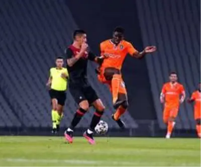Başakşehir galibiyeti unuttu Başakşehir galibiyeti unuttu
