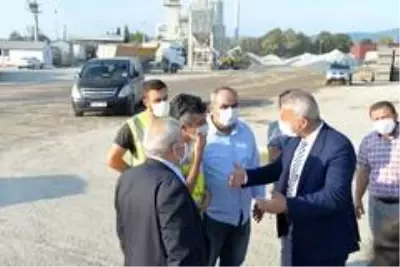 Başkan Babaoğlu, Belediye şantiyesinde incelemelerde bulundu Başkan Babaoğlu, Belediye şantiyesinde incelemelerde bulundu